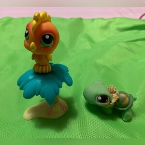 Littlest Pet Shop Pairs Orange Cockatoo/Green Turtle (#119/#120) w/ Palm Tree